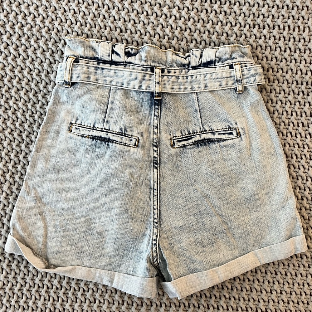 NWT Blank NYC Light Denim Acid Wash Paper Bag Shorts with Belt - Picture 5 of 11